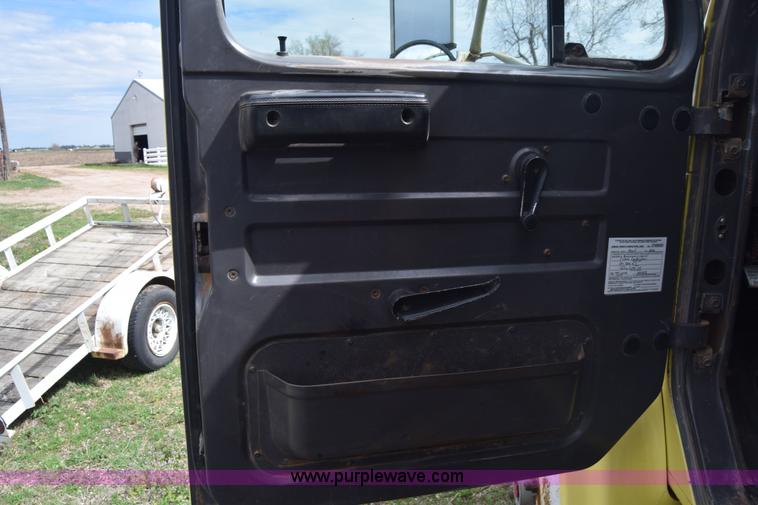 image for item BF9972 1995 International 4900 dump truck