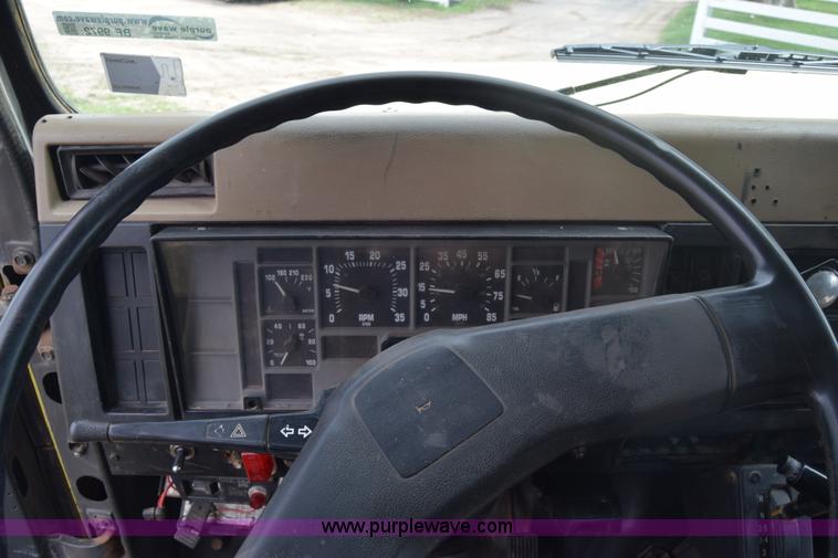 image for item BF9972 1995 International 4900 dump truck