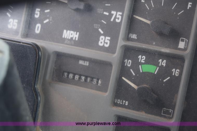 image for item BF9972 1995 International 4900 dump truck