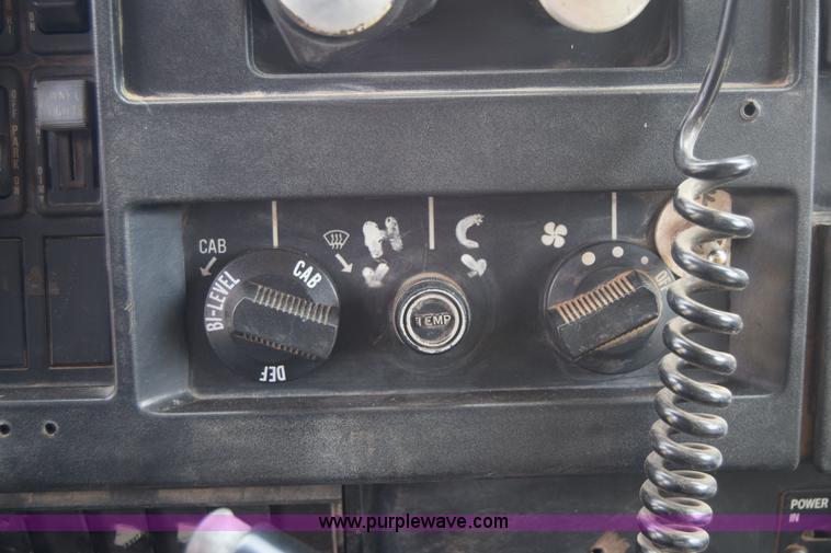 image for item BF9972 1995 International 4900 dump truck