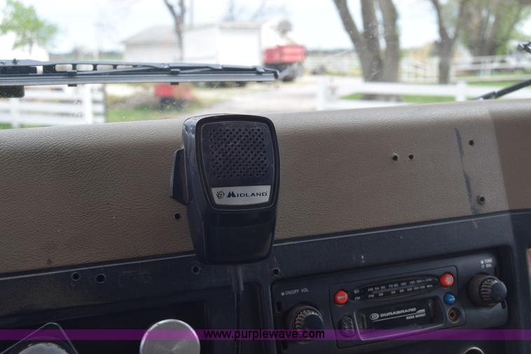 image for item BF9972 1995 International 4900 dump truck