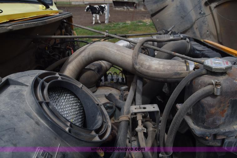 image for item BF9972 1995 International 4900 dump truck