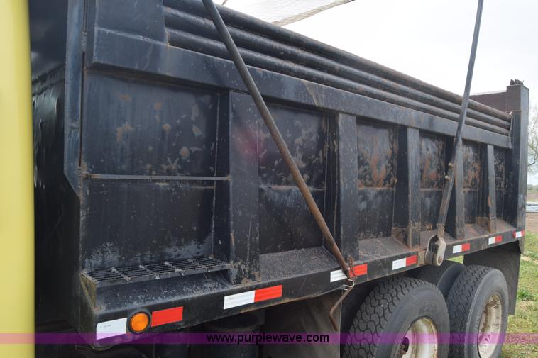 image for item BF9972 1995 International 4900 dump truck