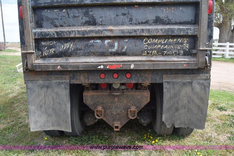 image for item BF9972 1995 International 4900 dump truck