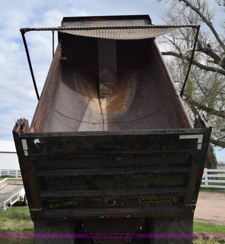 image for item BF9972 1995 International 4900 dump truck