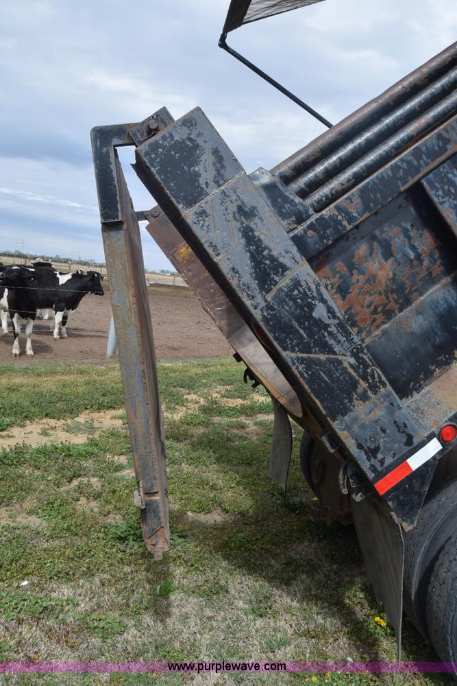 image for item BF9972 1995 International 4900 dump truck