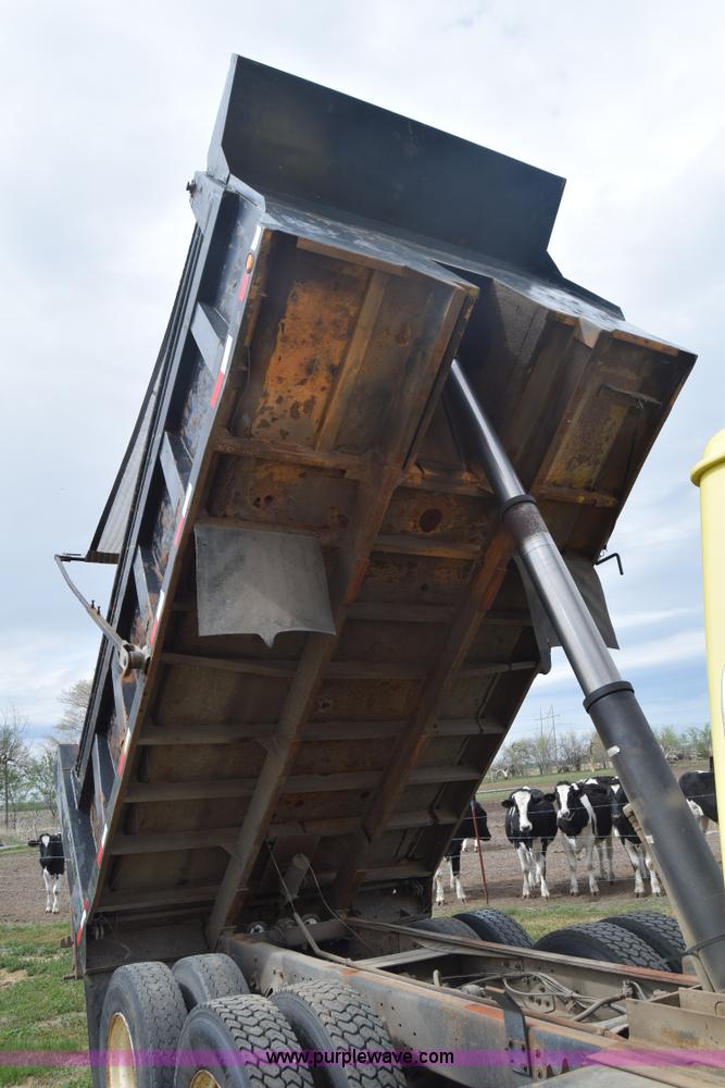 image for item BF9972 1995 International 4900 dump truck