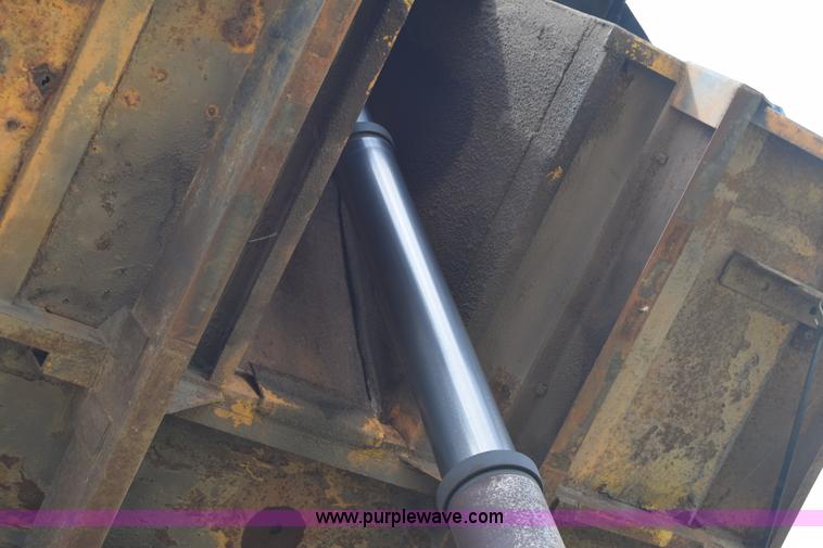 image for item BF9972 1995 International 4900 dump truck