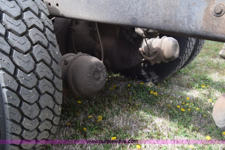 image for item BF9972 1995 International 4900 dump truck