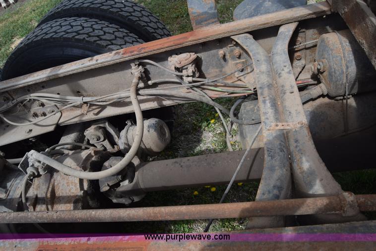 image for item BF9972 1995 International 4900 dump truck