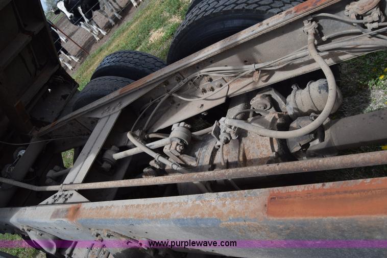 image for item BF9972 1995 International 4900 dump truck
