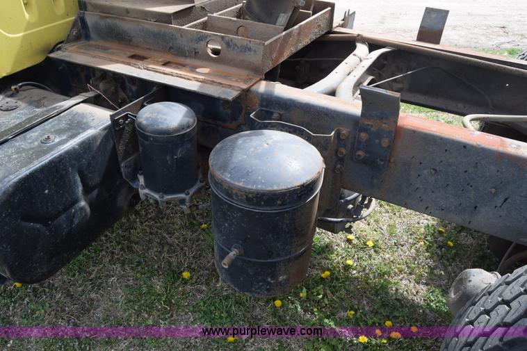 image for item BF9972 1995 International 4900 dump truck