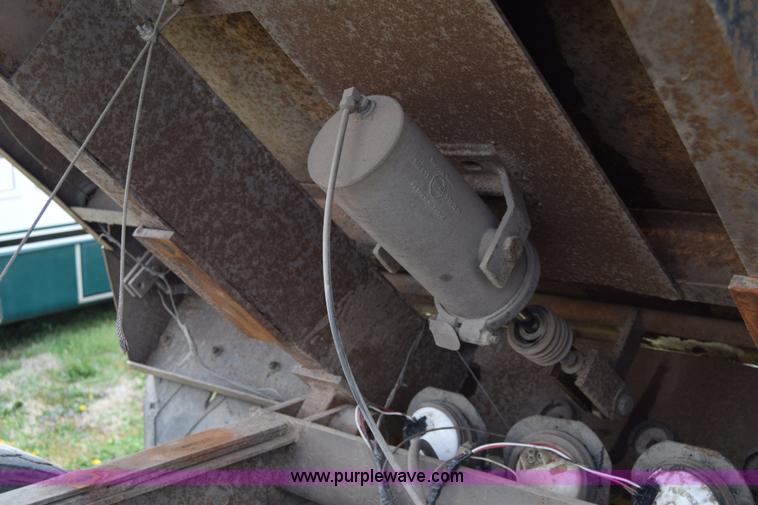 image for item BF9972 1995 International 4900 dump truck