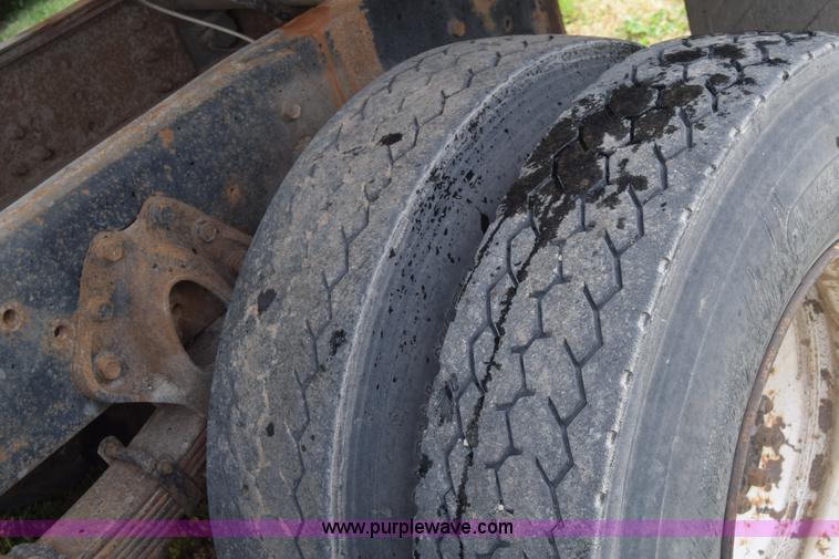 image for item BF9972 1995 International 4900 dump truck