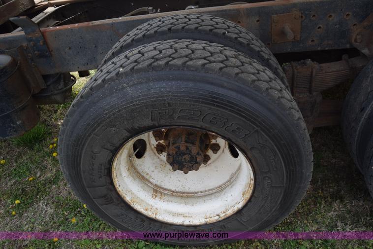 image for item BF9972 1995 International 4900 dump truck