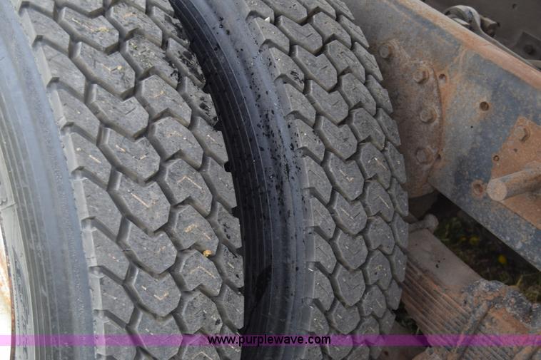 image for item BF9972 1995 International 4900 dump truck