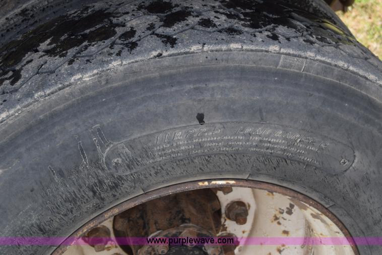 image for item BF9972 1995 International 4900 dump truck