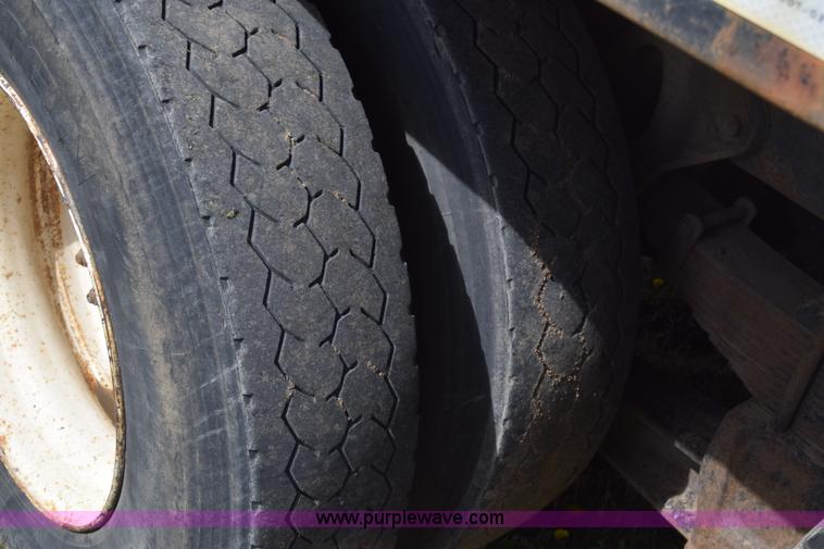 image for item BF9972 1995 International 4900 dump truck