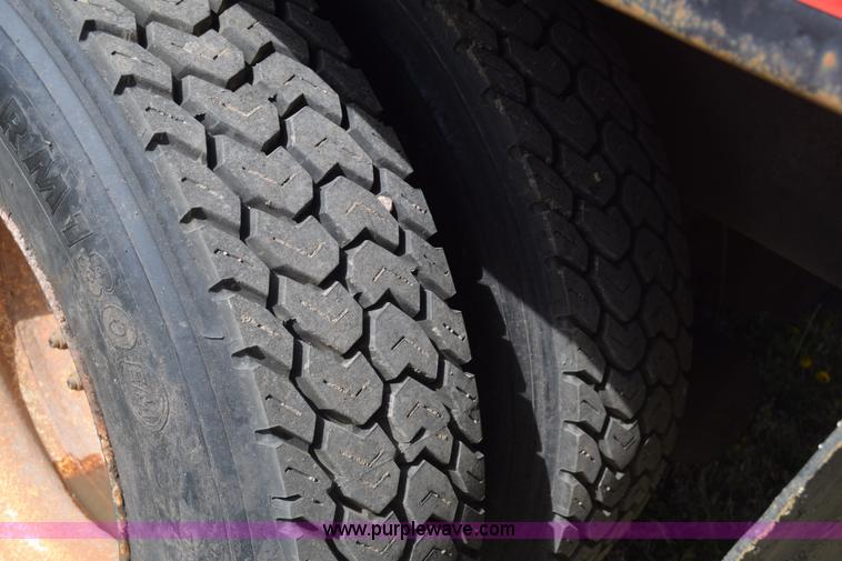 image for item BF9972 1995 International 4900 dump truck