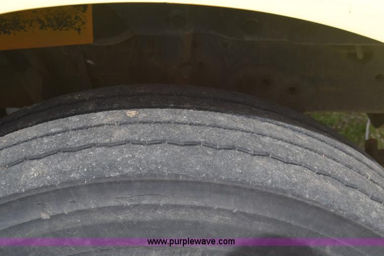 image for item BF9972 1995 International 4900 dump truck