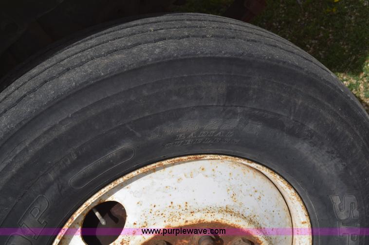 image for item BF9972 1995 International 4900 dump truck