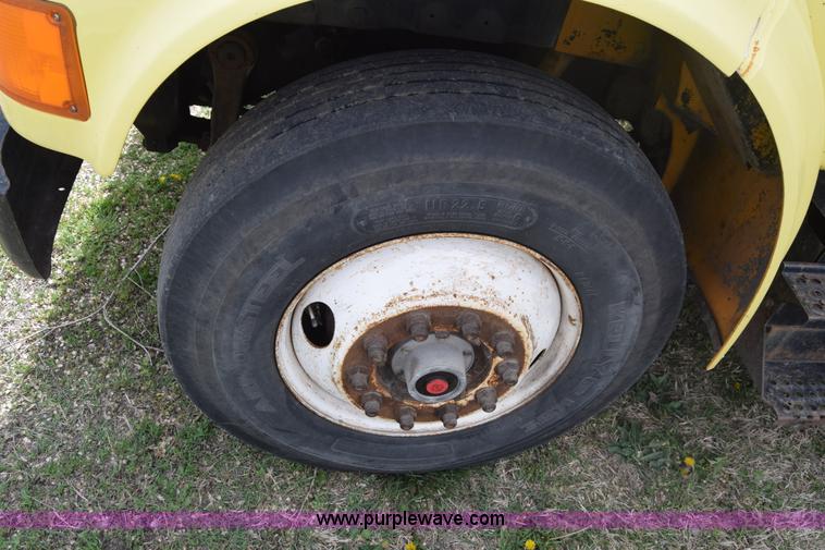 image for item BF9972 1995 International 4900 dump truck