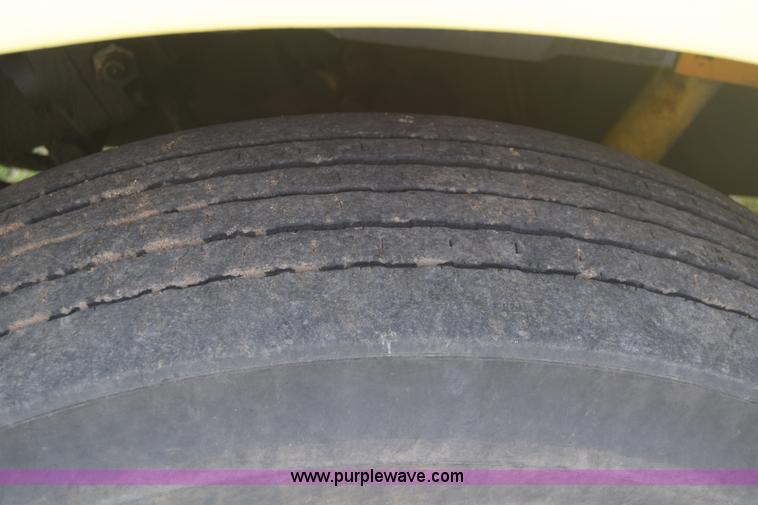 image for item BF9972 1995 International 4900 dump truck