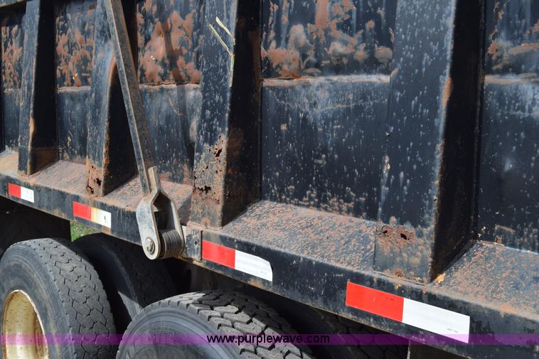 image for item BF9972 1995 International 4900 dump truck