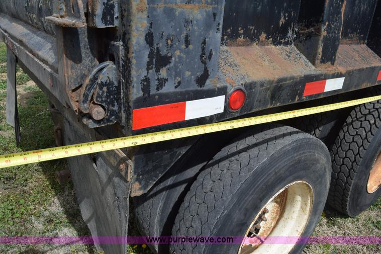 image for item BF9972 1995 International 4900 dump truck