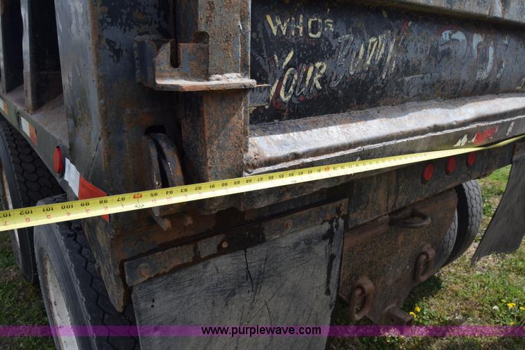 image for item BF9972 1995 International 4900 dump truck