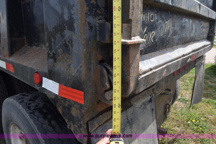 image for item BF9972 1995 International 4900 dump truck