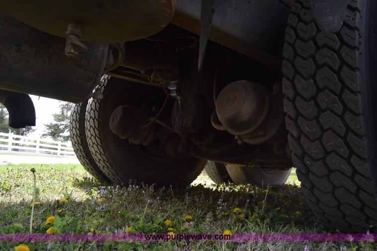 image for item BF9972 1995 International 4900 dump truck