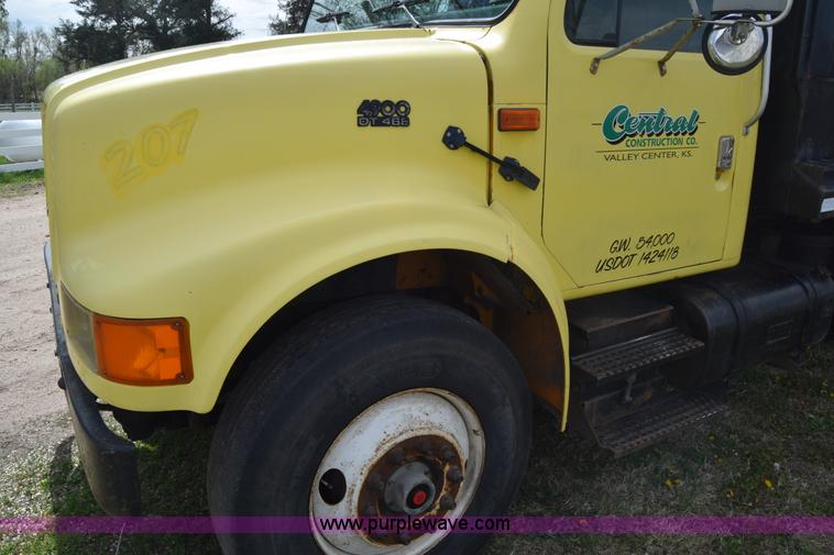 image for item BF9972 1995 International 4900 dump truck