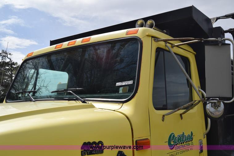 image for item BF9972 1995 International 4900 dump truck