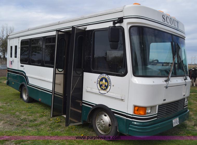 image for item BF9974 2001 Workhorse Star bus