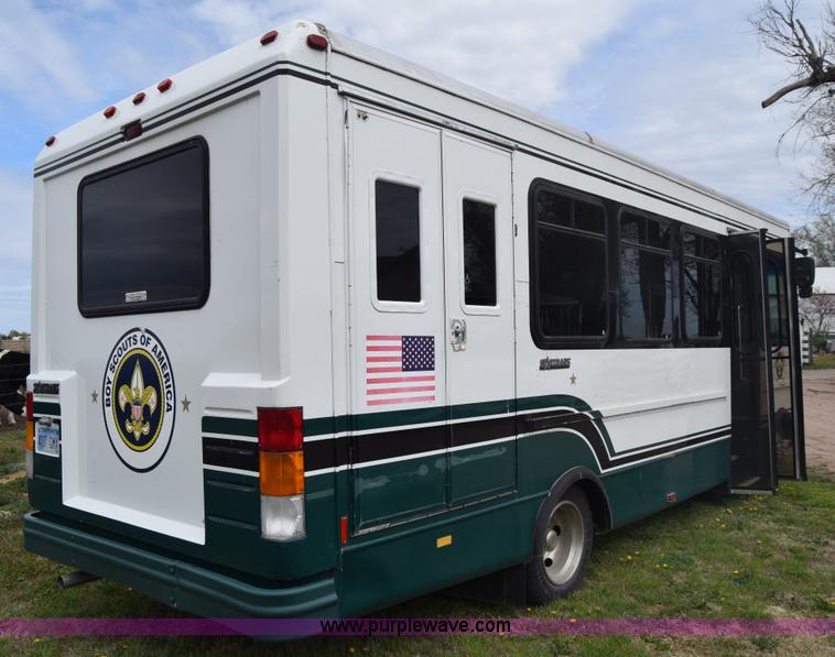 image for item BF9974 2001 Workhorse Star bus