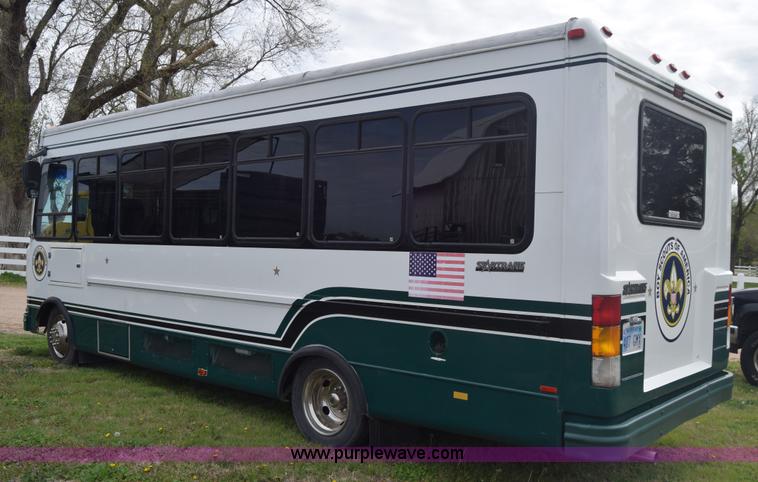 image for item BF9974 2001 Workhorse Star bus