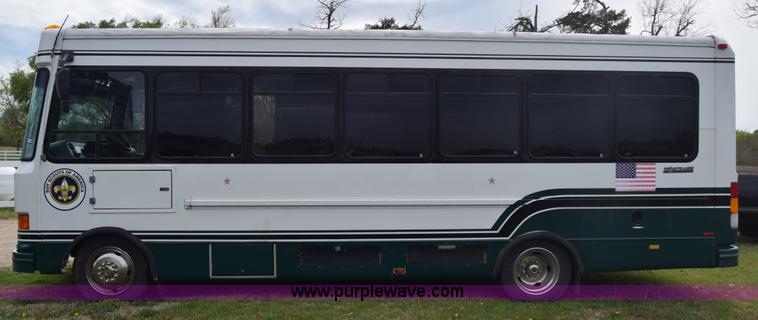 image for item BF9974 2001 Workhorse Star bus