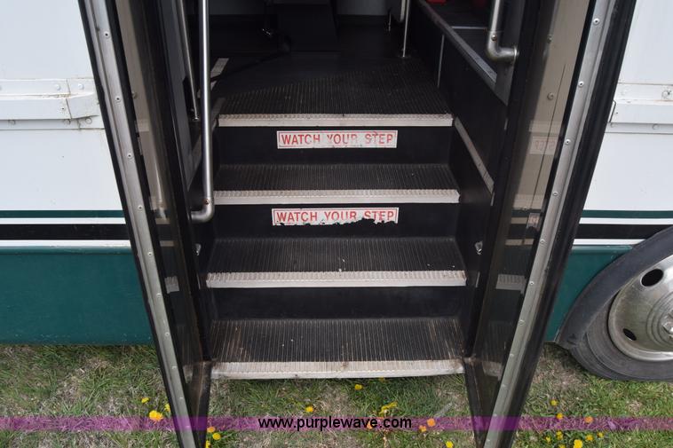 image for item BF9974 2001 Workhorse Star bus