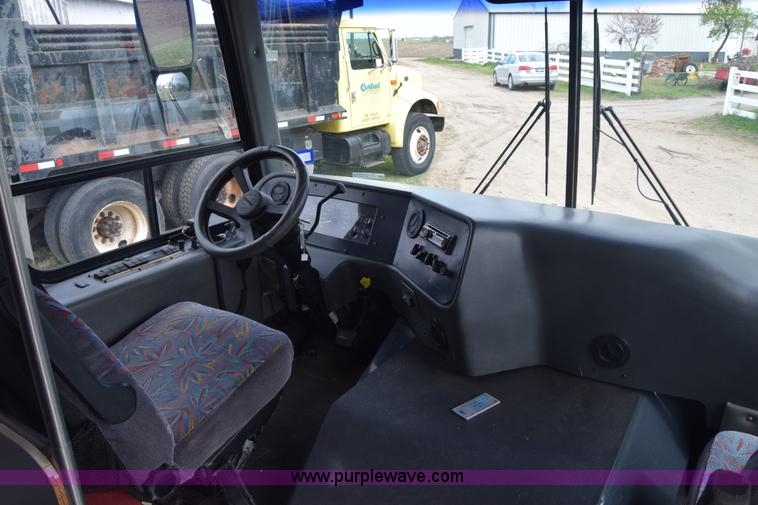 image for item BF9974 2001 Workhorse Star bus