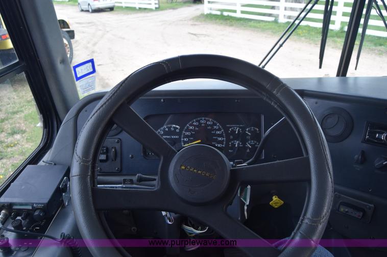 image for item BF9974 2001 Workhorse Star bus