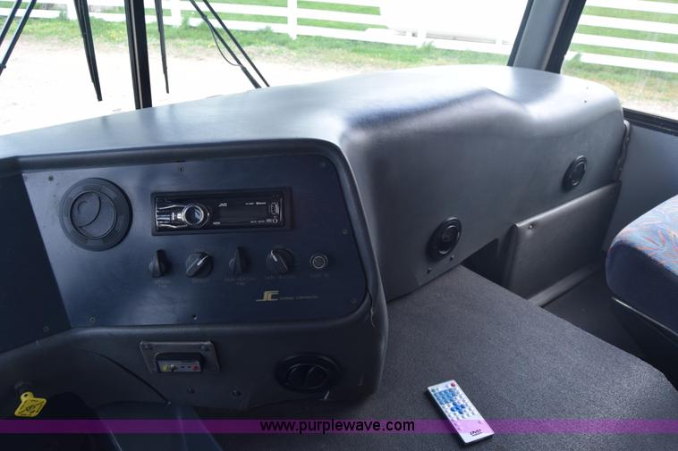 image for item BF9974 2001 Workhorse Star bus