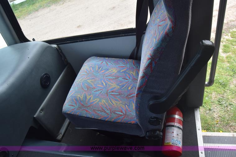 image for item BF9974 2001 Workhorse Star bus