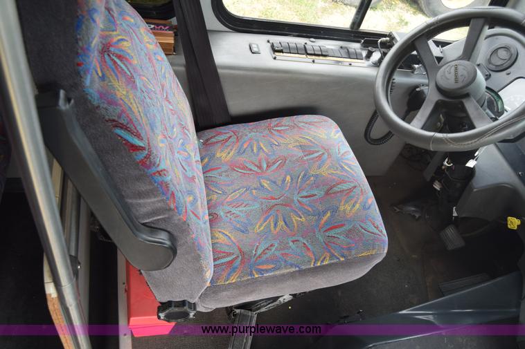 image for item BF9974 2001 Workhorse Star bus