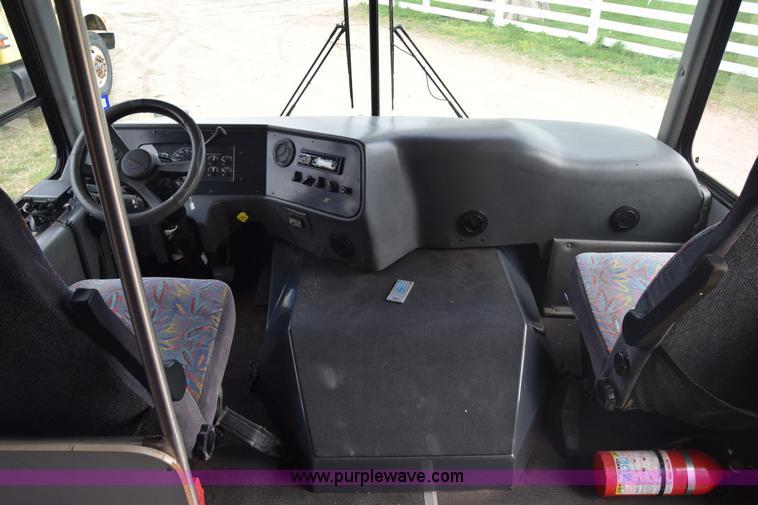 image for item BF9974 2001 Workhorse Star bus