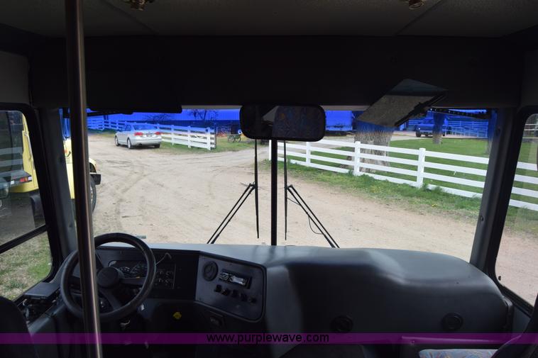 image for item BF9974 2001 Workhorse Star bus