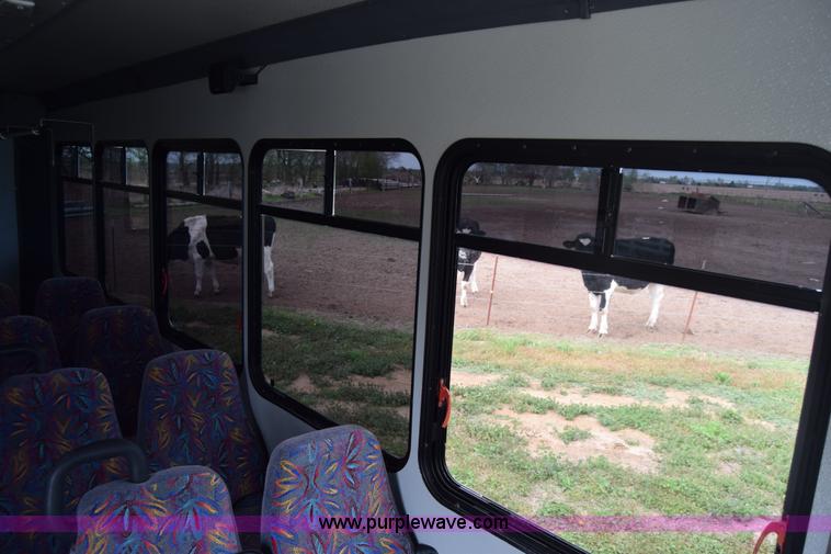 image for item BF9974 2001 Workhorse Star bus