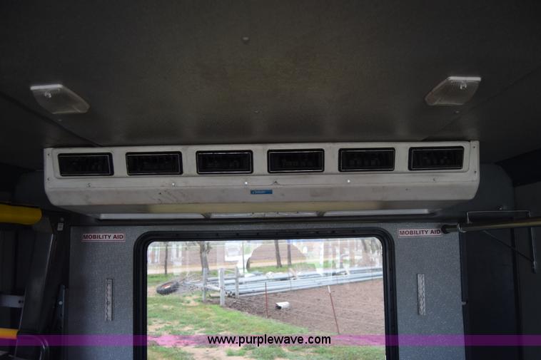 image for item BF9974 2001 Workhorse Star bus