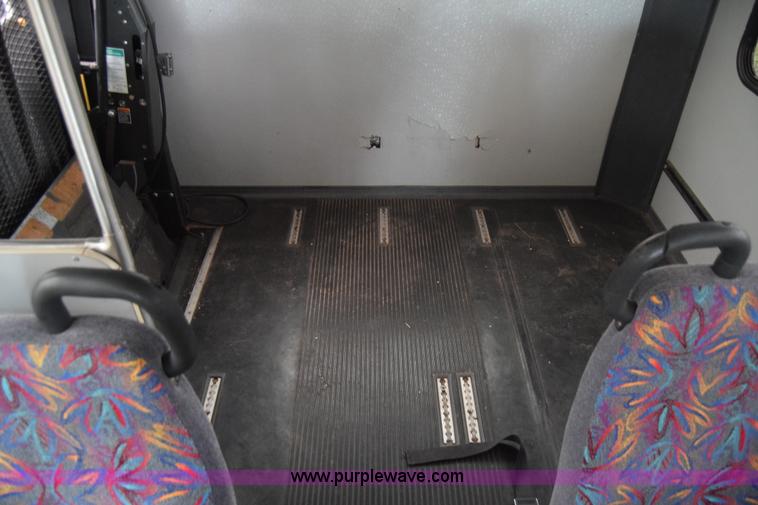 image for item BF9974 2001 Workhorse Star bus