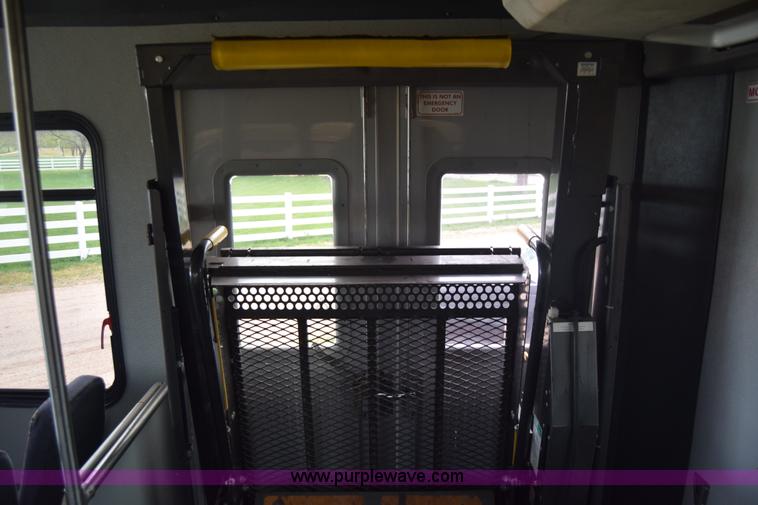 image for item BF9974 2001 Workhorse Star bus